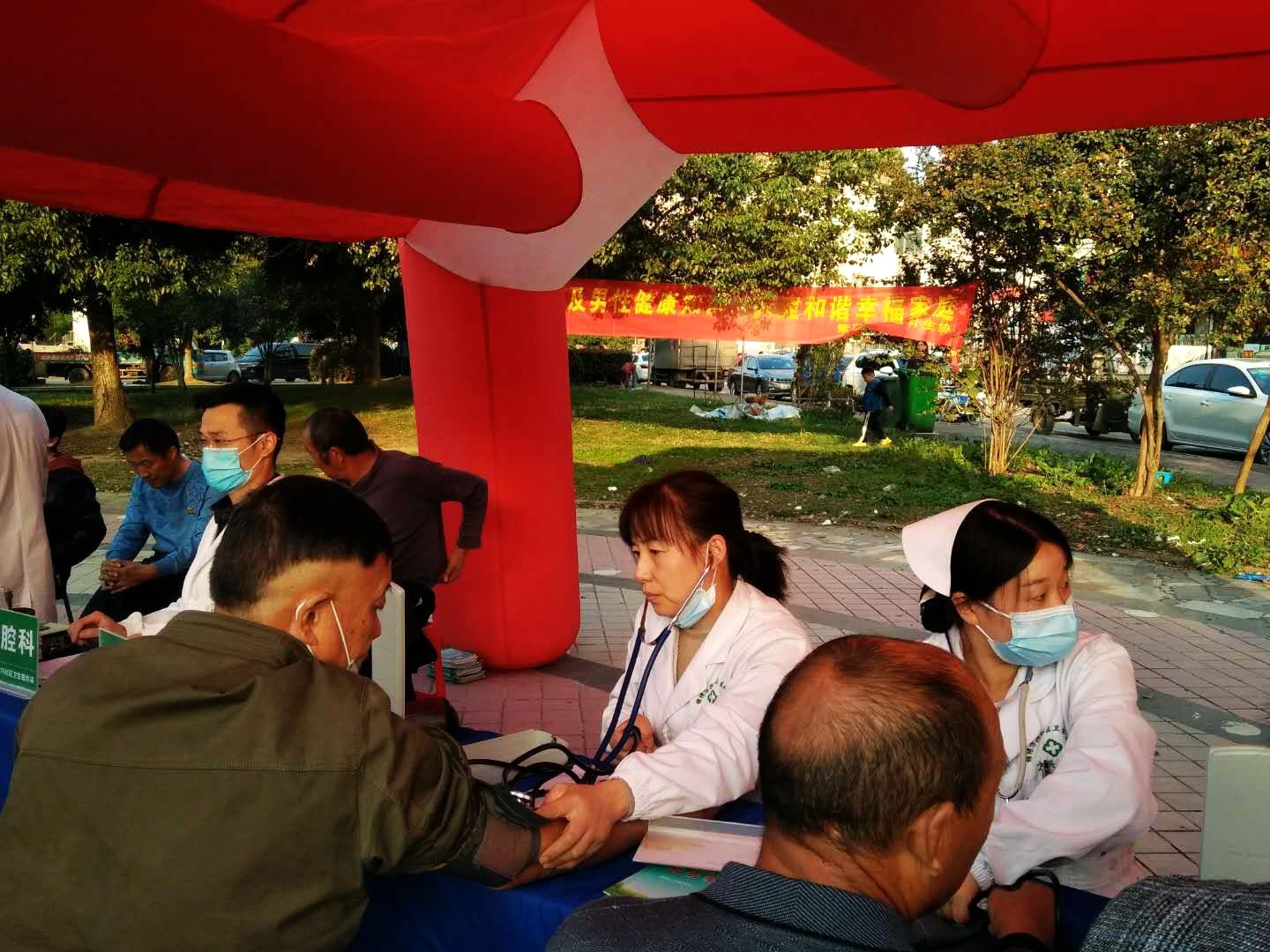 紫蓬居委会开展“10.28男性健康日”主题宣传活动