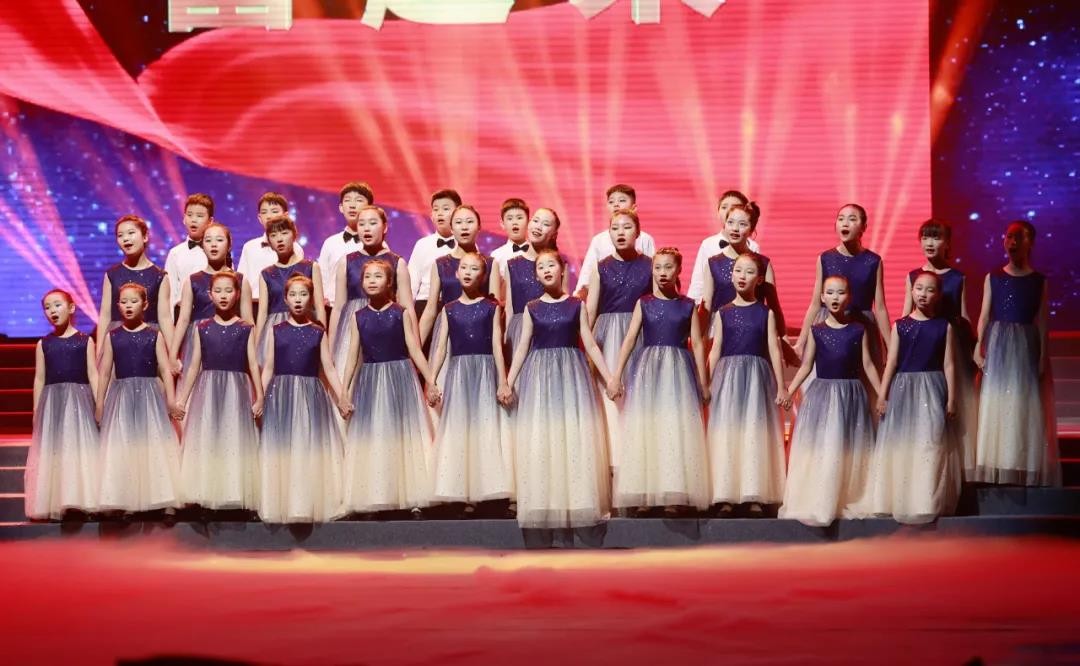  新华公学童声合唱团为中国共产党成立100周年献礼